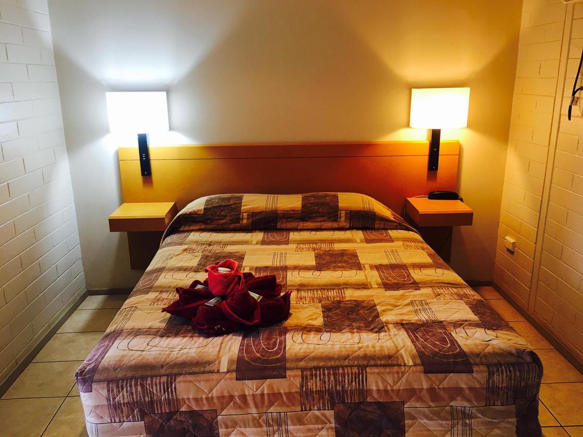 Tom Price Hotel Motel Buitenkant foto