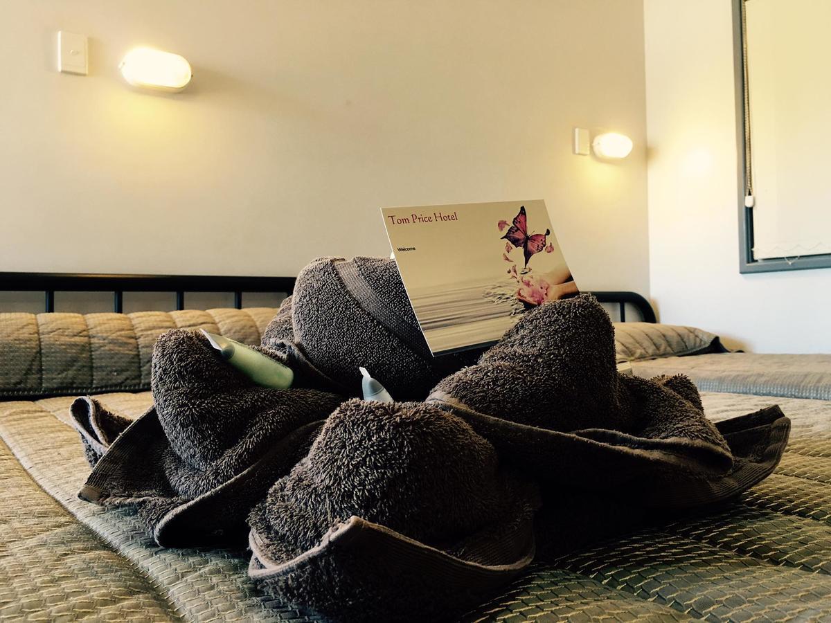 Tom Price Hotel Motel Buitenkant foto